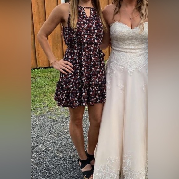 Francesca’s Floral Dress - Picture 6 of 7